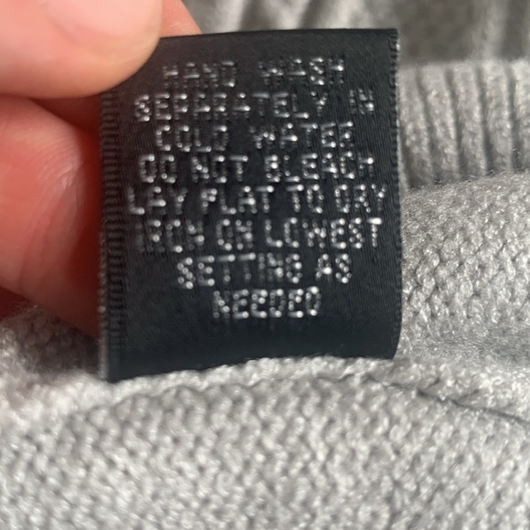 Cyrus gray cable knit sweater vest size small - Picture 5 of 7